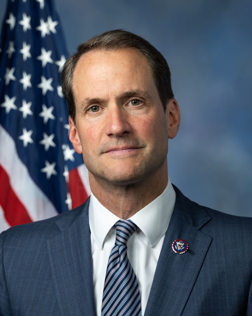 Official portrait of Representative Jim Himes (C-04), Ranking Member of the House Permanent Select Committee on Intelligence.